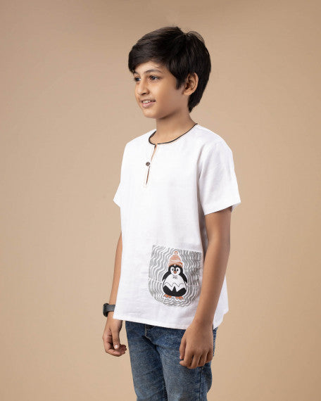 Boys White Handloom Cotton Fotua Kurta Shirt – Short Sleeve Ethnic Kids Top with Cute Penguin Design Pocket